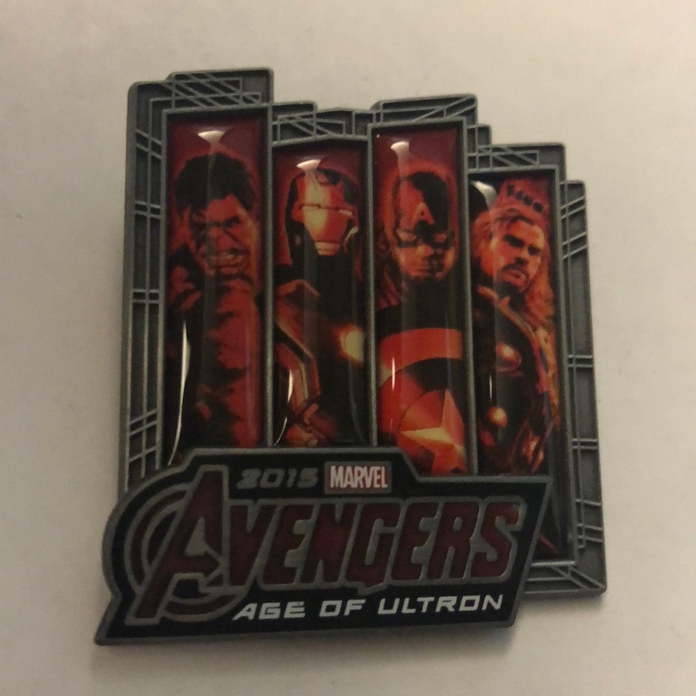 Disney MARVEL Universe Pin Avengers Age Of Ultron